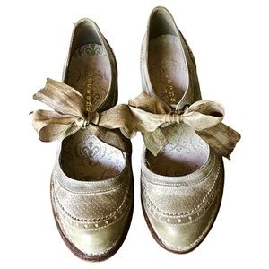 Neosens heeled Victorian style shoes